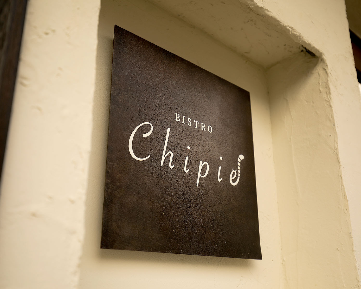 ビストロシピの看板